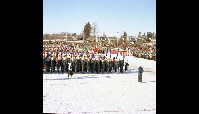 第32回国民体育大会冬季大会スケート競技会　開会式での選手団整列のようす