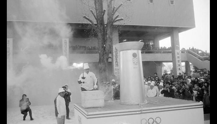 昭和46年札幌オリンピック聖火リレー　八戸市役所前