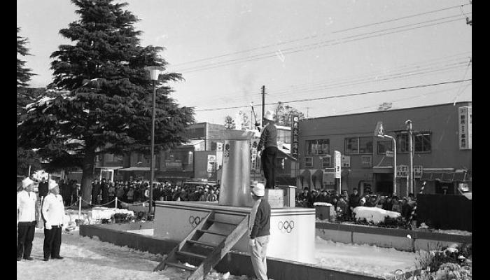 昭和46年札幌オリンピック聖火リレー　八戸市役所前