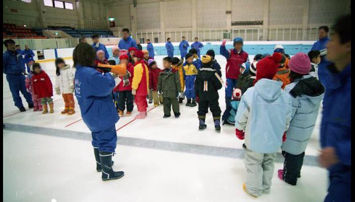 第2回氷上フェスチバル(平成15年)
ゲームを楽しむ子供達
