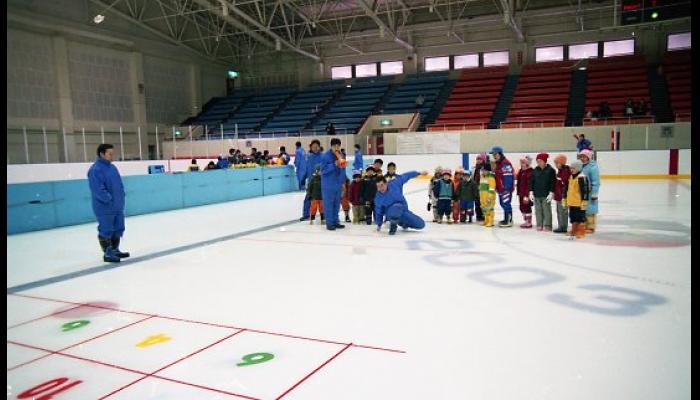 第2回氷上フェスチバル(平成15年)
ゲームを楽しむ子供達
