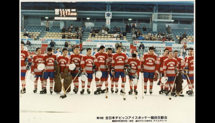 第6回全日本チビッコアイスホッケー競技交歓会　氷上に並ぶ選手たち