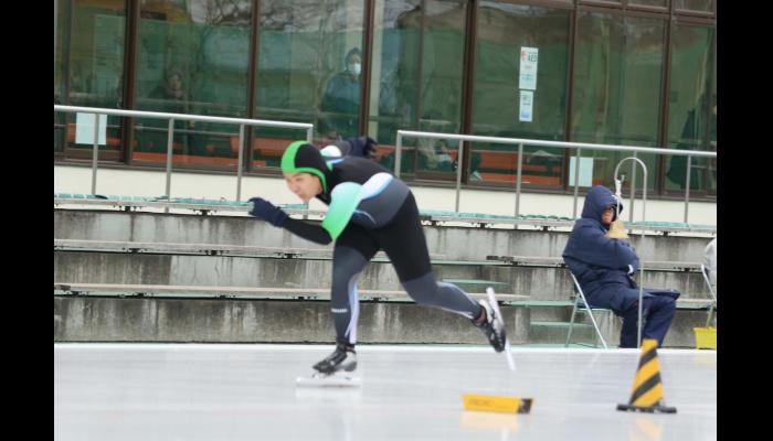 第68回青森県中学校体育大会冬季スケート競技に出場している木村吏久斗選手