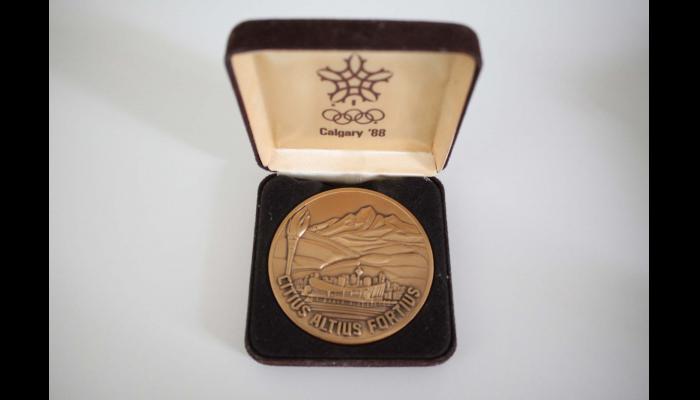 第15回オリンピック冬季競技大会　記念メダル1