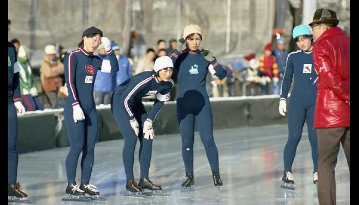 第32回国民体育大会冬季大会スケート競技会　スタートを待つ選手たち