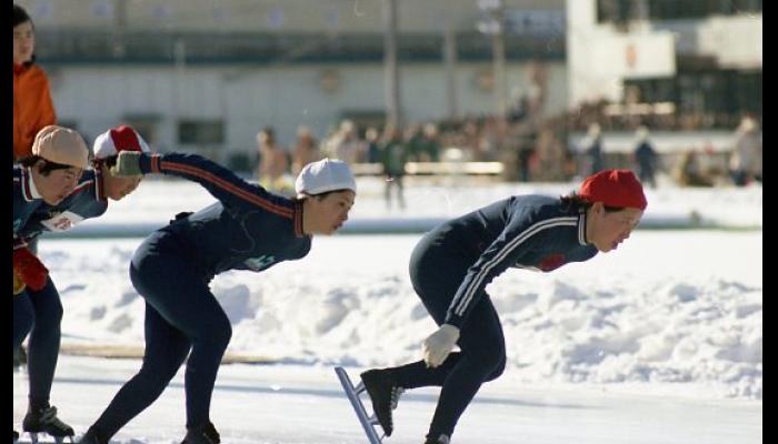 第32回国民体育大会冬季大会スケート競技会　女子スピードスケート競技のようす