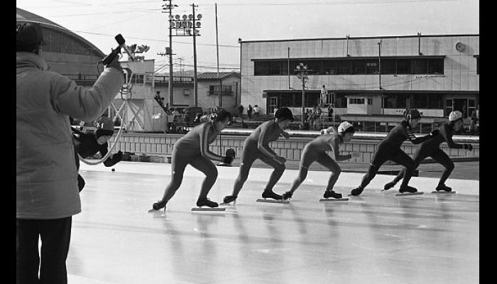 第39回青森県中学校体育大会冬季スケート競技会　スタートを待つ選手たち