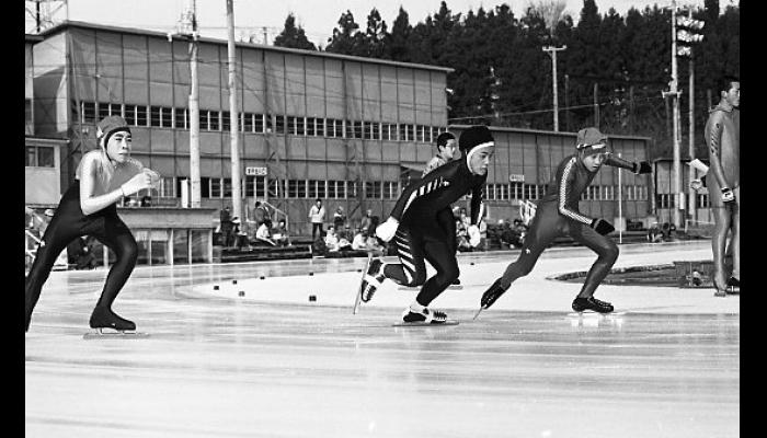 第39回青森県中学校体育大会冬季スケート競技会　スタートの瞬間　